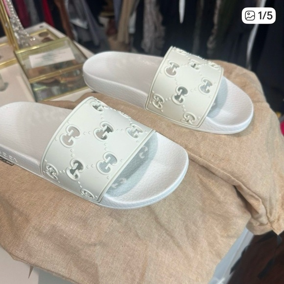 Gucci White Interlocking G Logo Slide Sandals - Picture 8 of 10